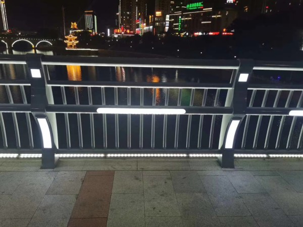 甘肅貴陽燈光護欄工程案例